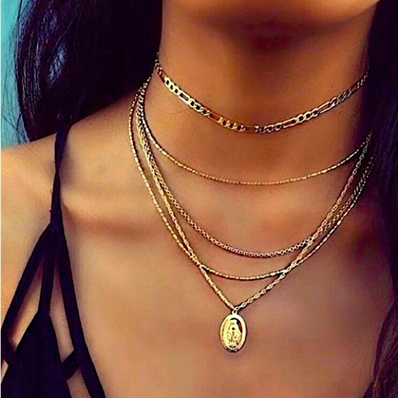 Jewelry - ⚜️[𝟯/$𝟭𝟴]⚜️5 Layered Gold Madonna Choker NEW